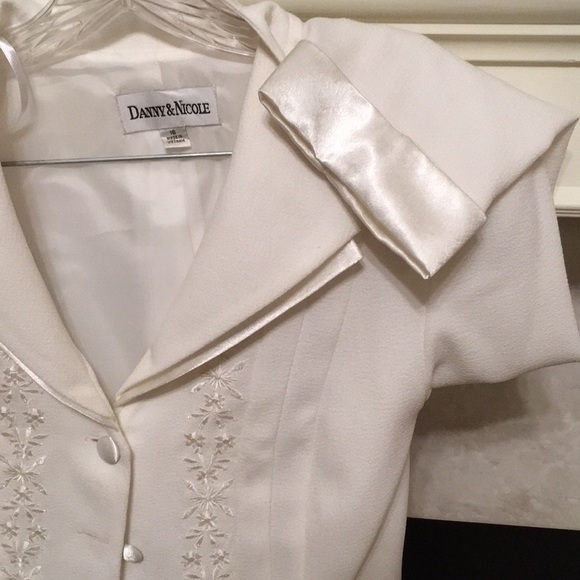 White dress suite - Picture 8 of 8